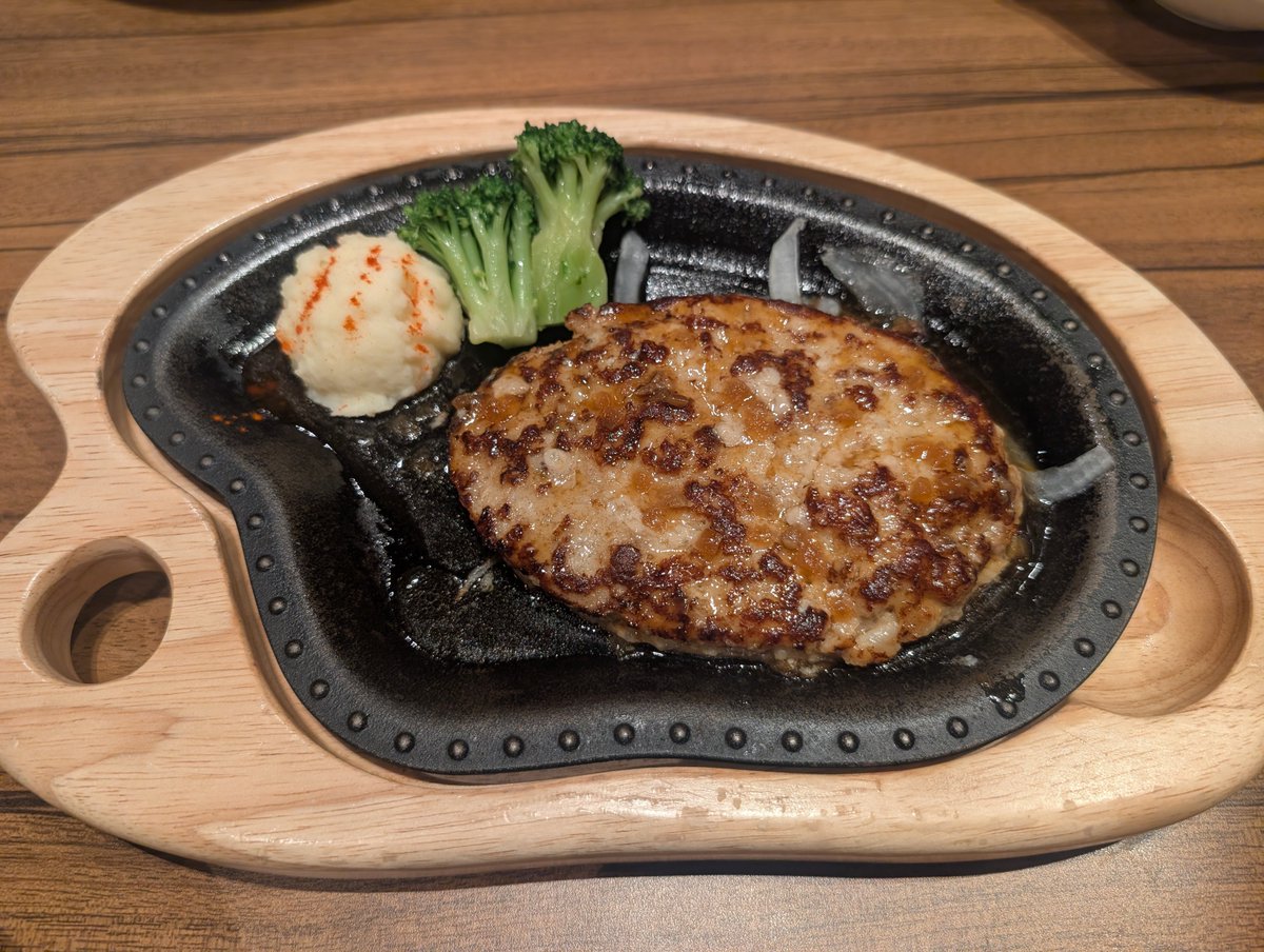 kobakk4's tweet photo. びっくりドンキーのこのサラダ地味に好き😁 https://t.co/u4qudDTDMW