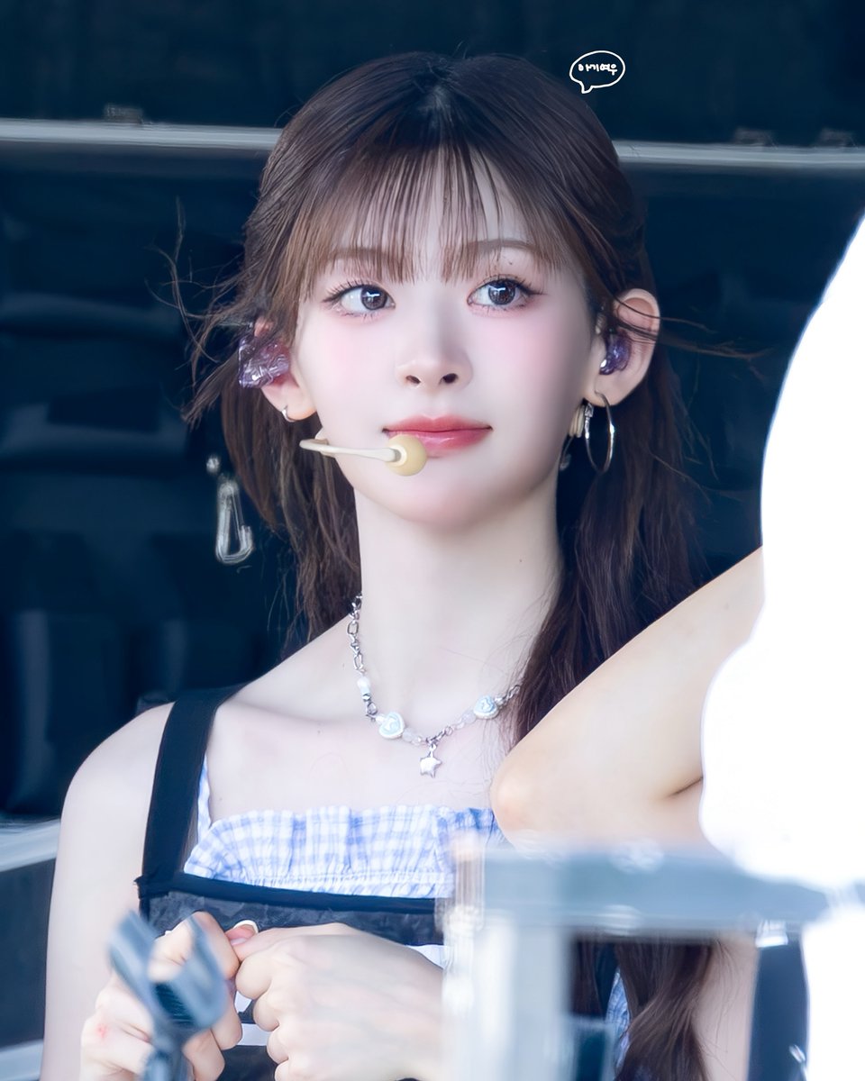 foxxseeun's tweet photo. 20260725 세은 보령머드축제 리허설
윤세은 공주님…💗💗
#스테이씨 
#STAYC
#세은
#Seeun https://t.co/mdW3J6WCAZ