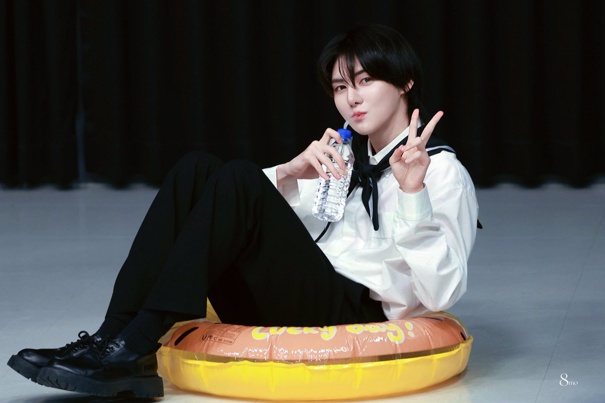 8wol_08's tweet photo. 260726 팬싸

#앰퍼샌드원 #AMPERSANDONE
#김승모 #승모 #SEUNGMO https://t.co/ZaqqnV80U9
