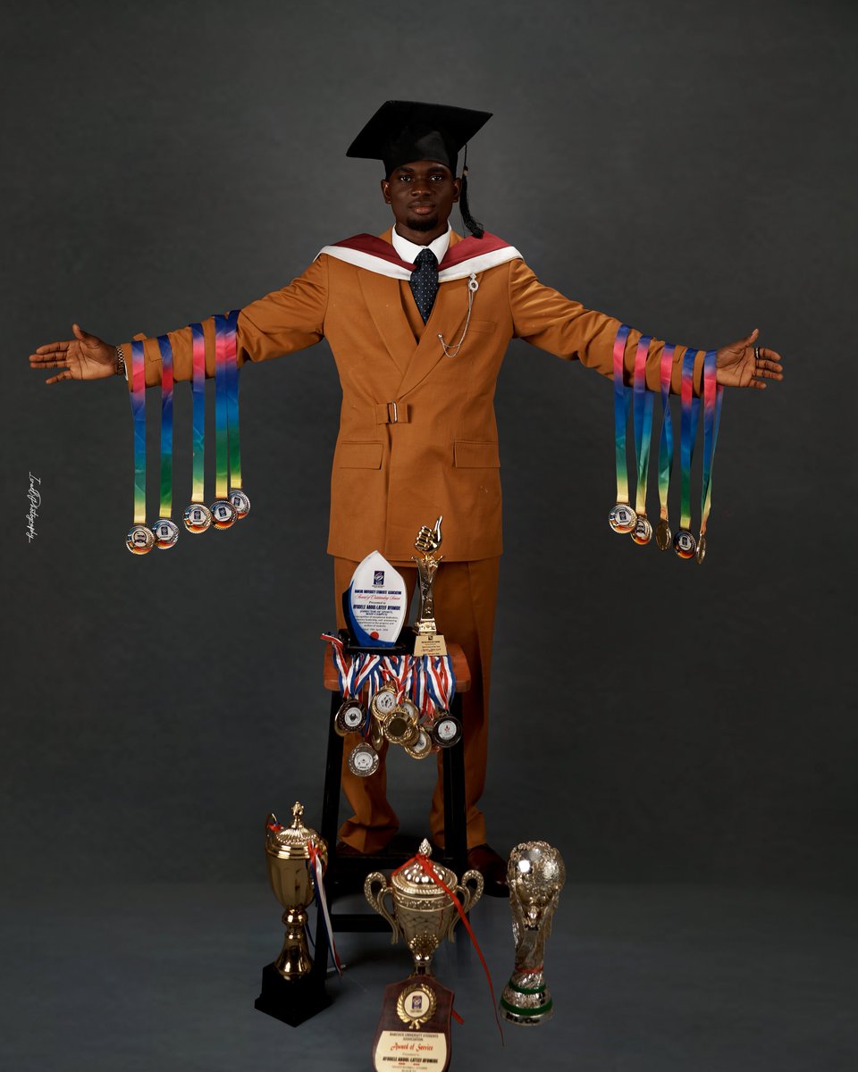thelifeoflateef's tweet photo. 2’1
PUHSA most fashionable 100L &amp; 200L
PUHSA most influential 100L
BUSA Senator 24/25
BUSA Sports Director 25/26
25 medals; 18🥇4🥈3🥉
4 finals, 3 trophies 
Sportsman of the Year, 25/26
I came, I saw, I conquered 
Thank you Babcock University. 
To God be the glory. https://t.co/Fx9vhY05Bp