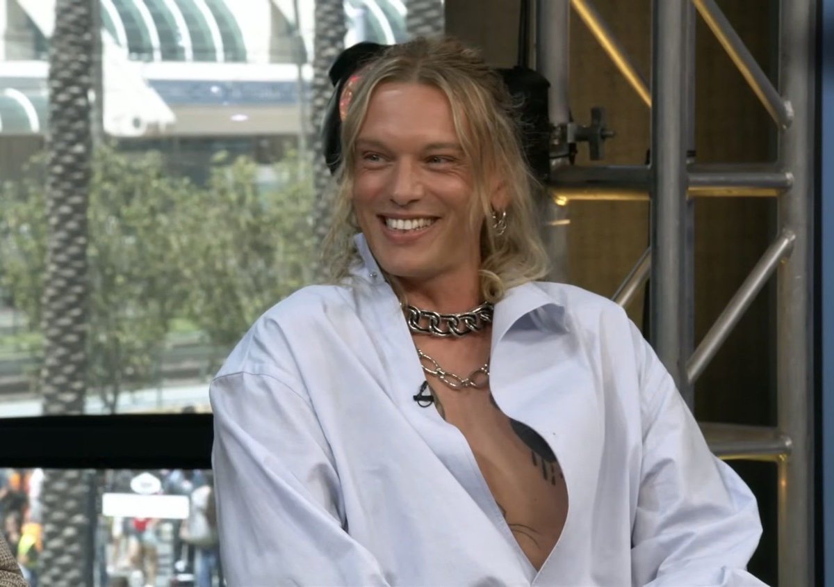 silverceleborn's tweet photo. all those years have passed and yet his smile always remained ˙⋆✮ https://t.co/2hMP6mwirv