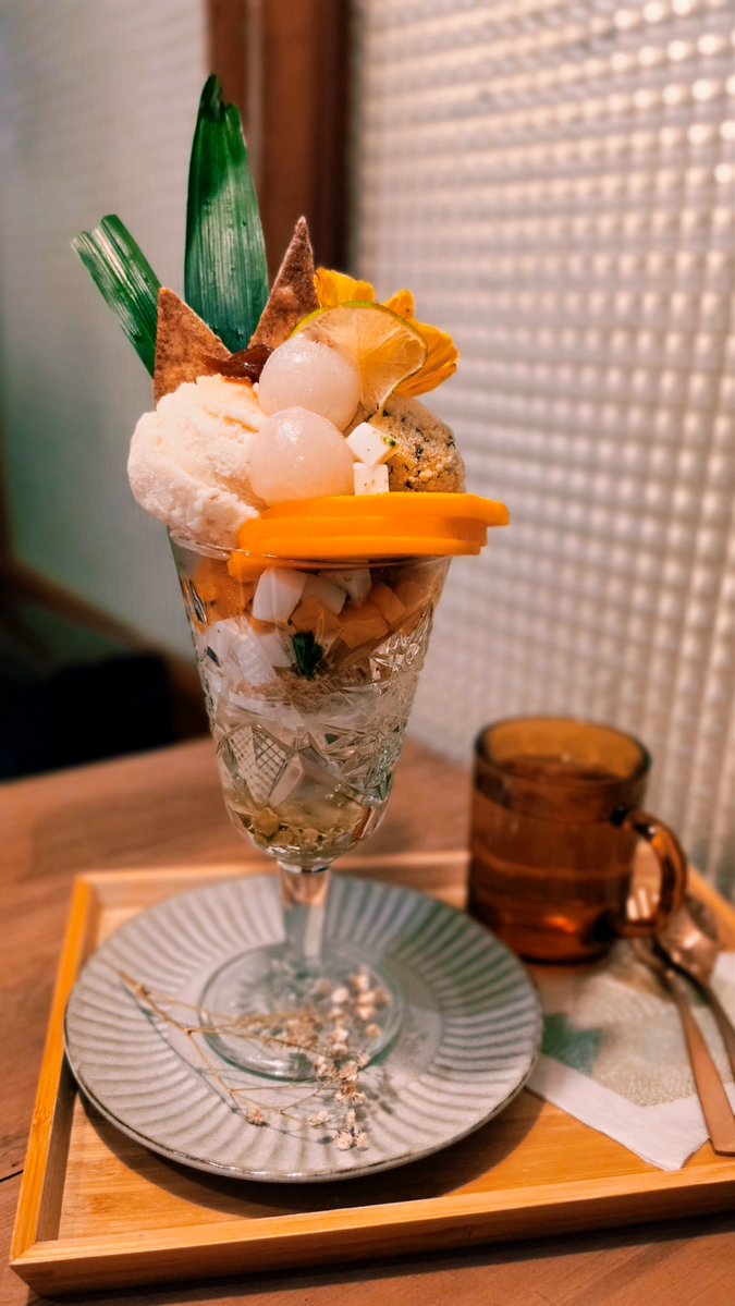 iria_2525's tweet photo. 夏を詰め込んだパフェ🥭🌴 https://t.co/8FI6T06EYQ