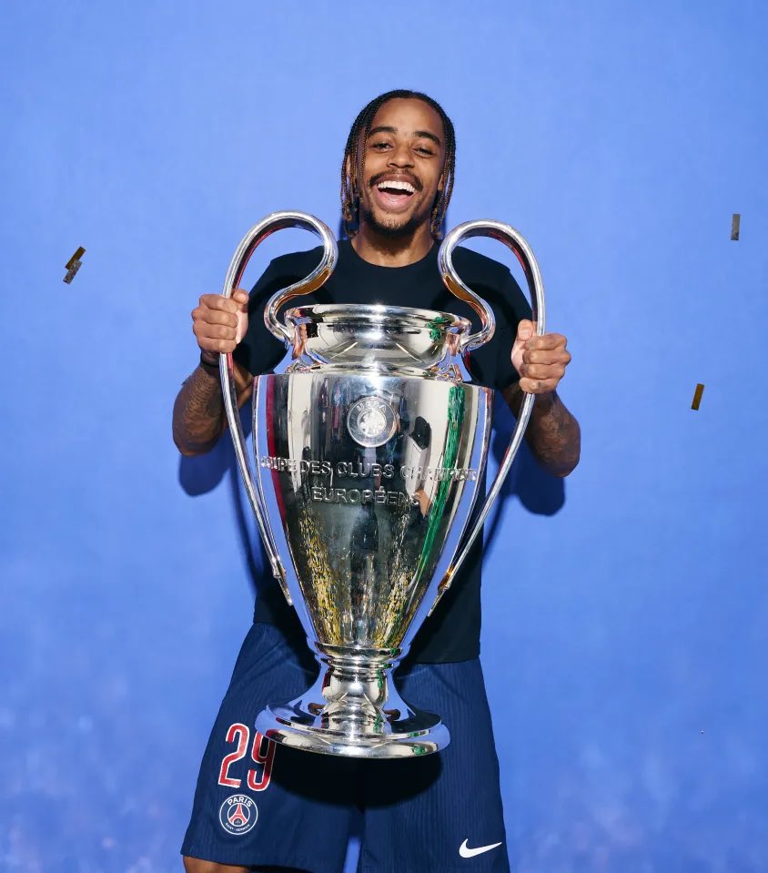 Kevin_KMU's tweet photo. Des Rogers à 138M€, des Anderson à 135M€, Diomandé à 120M€… On va voir à combien un double Champion d’Europe, décisif contre Liverpool, Chelsea, l’Inter sur les deux dernières saisons, va partir.

En sachant en plus que le marché des ailiers est bouclé. https://t.co/AqiaUYgHH8