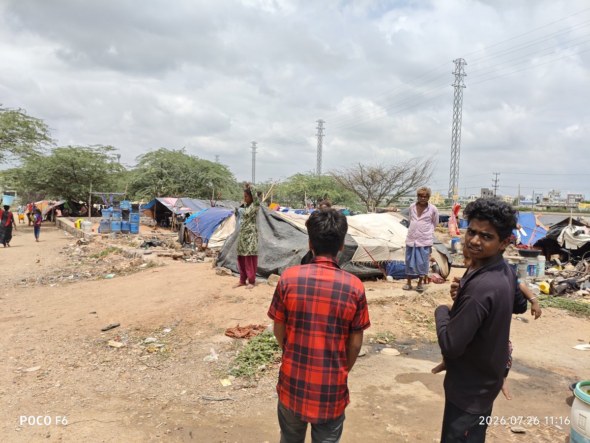 ColonyRampally's tweet photo. @MMC_Official #Rampally లో అనుమతి లేకుండా ఇతర రాష్ట్రాల నుంచి వచ్చి చాలా కాలంగా ఇక్కడే గుడిసెలు వేసి నివసిస్తు, బహిరంగ మల మూత్ర విసర్జన చేస్తూ, పరిసరాలను పరిశుభ్రం చేస్తూ మా కాలనీ కి ఇబ్బంది కలిగిస్తున్నారు.
@chmallareddyMLA 
@Collector_MDL @TelanganaCMO 
#swatchhabharath #clean https://t.co/43EKC0dqSI