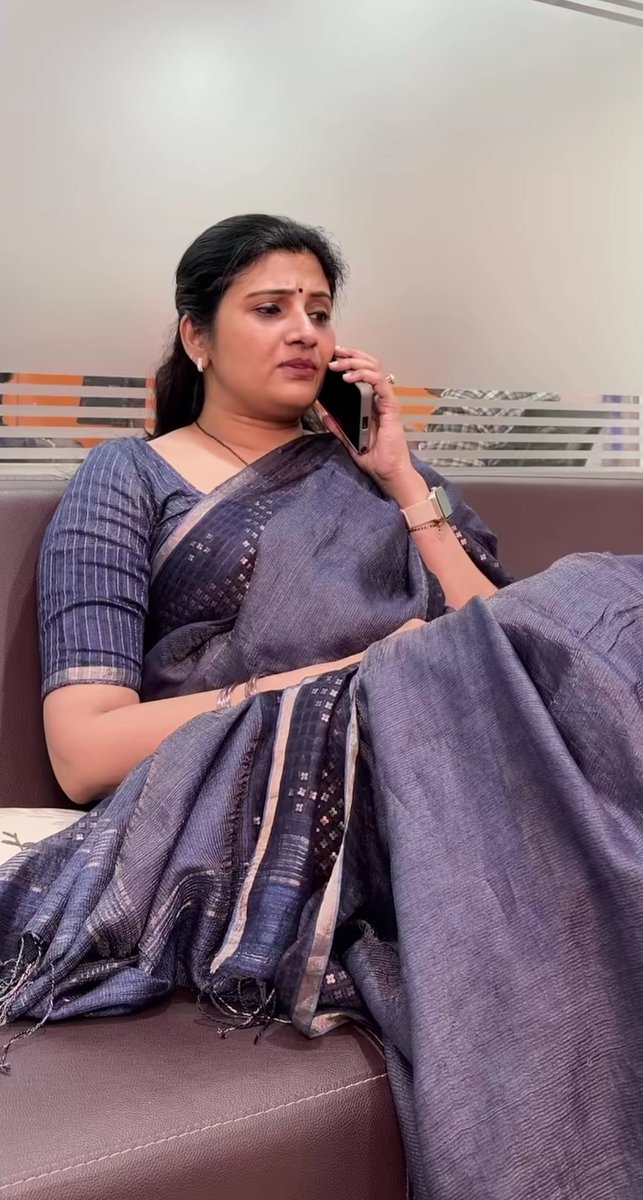 Vatsyayana009's tweet photo. Ranku moguduki phone chesi welcome drink isthundhi lanja 
Idhi mamul Boku lanja kadhu ra babu dhini ammanu denga kasi lanja idhi https://t.co/8P9PKf1KTb