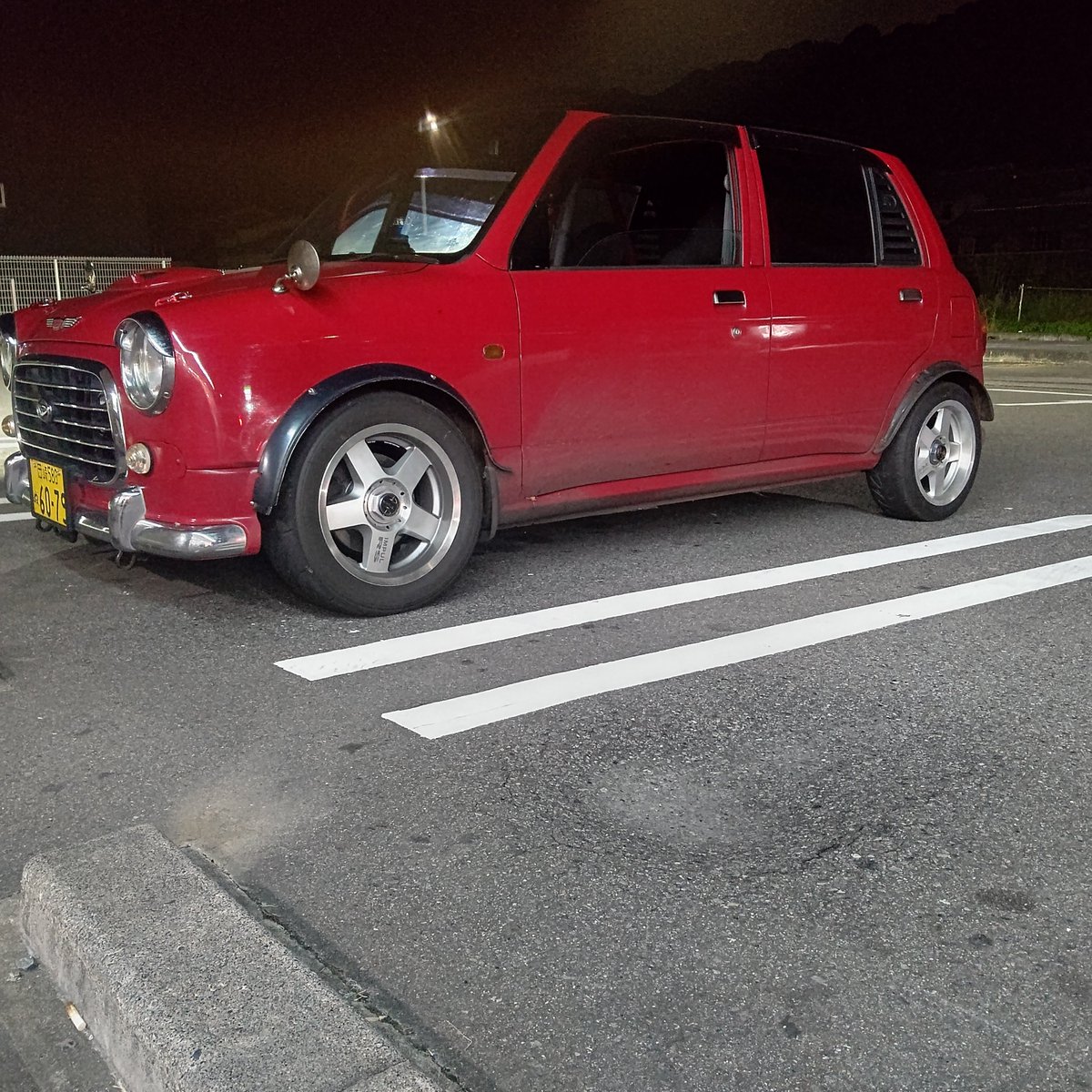 jado5963's tweet photo. #車売ります
金額50万
K3-VE非公認 5MT
書類上はJB MT換装2乗公認車両です。

以下ざっくり仕様
YRV K3-VE移植
バルクヘッド貫通ロールケージ
スーパーオーリンズ車高調
怪しいセンター出しマフラー
インパルRSホイール 71RS
ハーフウェイLSD
バトルマシン兼通勤車両で使用。
飛び石等多数。 https://t.co/dC6MvG6CWH