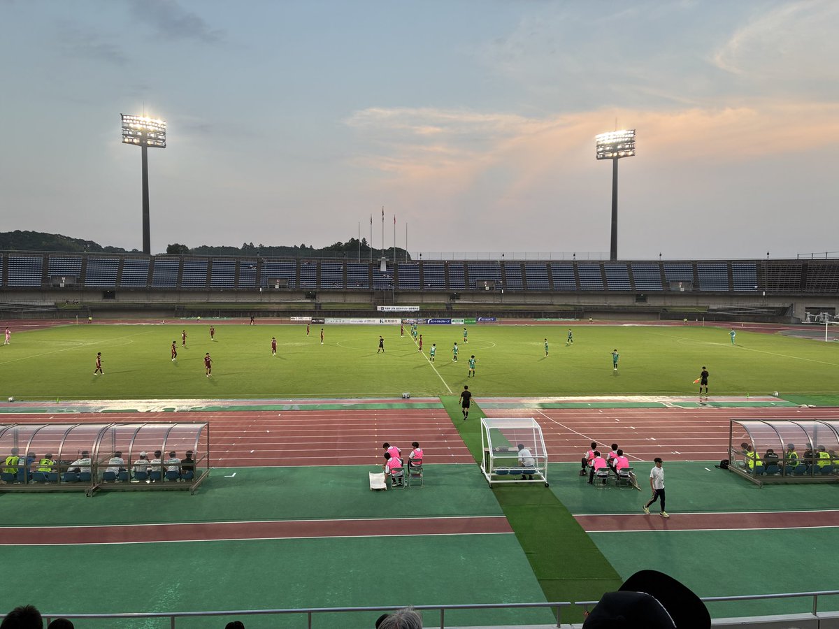 1923ishii's tweet photo. 第31回高知県サッカー選手権大会
（天皇杯 JFA 第106回全日本サッカー選手権大会高知県代表決定戦）
決勝
前半終了
高知ユナイテッドSC 3-0 KUFC南国

#GIKENスタジアム
#高知県立春野総合運動公園陸上競技場
#春野
#高知ユナイテッドSC
#KUFC南国 https://t.co/ff8o4rk3Q0