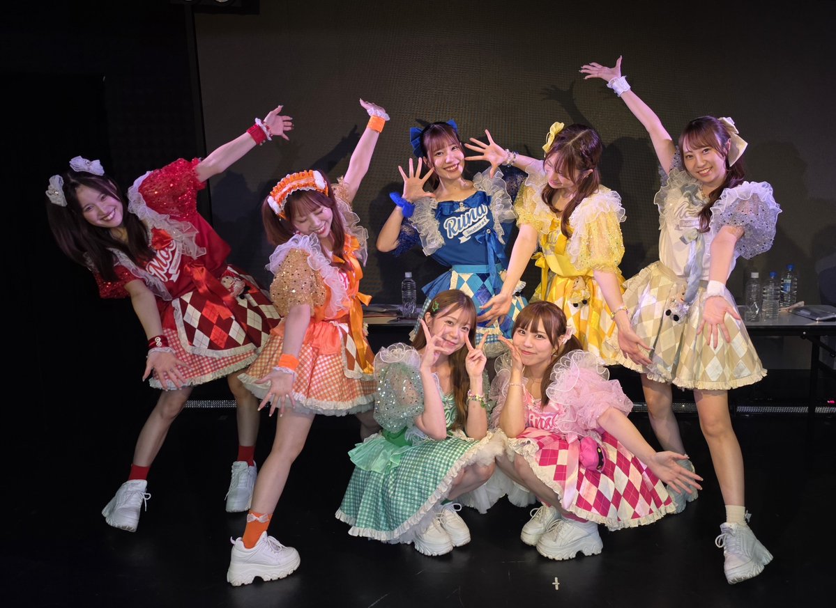 _UMATENA's tweet photo. 『BUZZDOL LIVE』
『BLUE STEP』

今日は2会場、マスラオ福岡さん・SUNHALO THEATERさんでのLIVEでした🎤

どっちも25分のアツアツなステージでした😅💦
大変盛り上がってくれてありがとうございました😆

そして7月も、沢山ご来場頂きましてありがとうございます‼️
8月もメンバー全員で駆け抜けて行きます🏇🏇

来週もお待ちしております。
暑い夏を一緒に楽しみましょう☀️