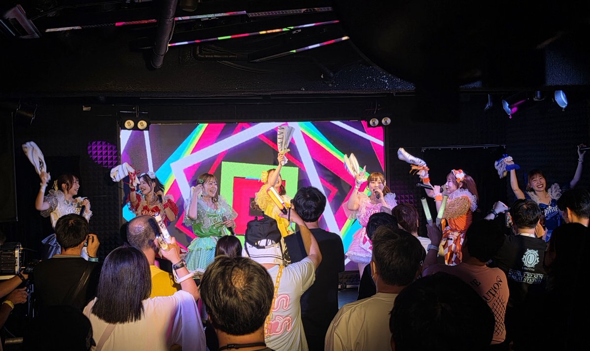 _UMATENA's tweet photo. 『BUZZDOL LIVE』
『BLUE STEP』

今日は2会場、マスラオ福岡さん・SUNHALO THEATERさんでのLIVEでした🎤

どっちも25分のアツアツなステージでした😅💦
大変盛り上がってくれてありがとうございました😆

そして7月も、沢山ご来場頂きましてありがとうございます‼️
8月もメンバー全員で駆け抜けて行きます🏇🏇

来週もお待ちしております。
暑い夏を一緒に楽しみましょう☀️