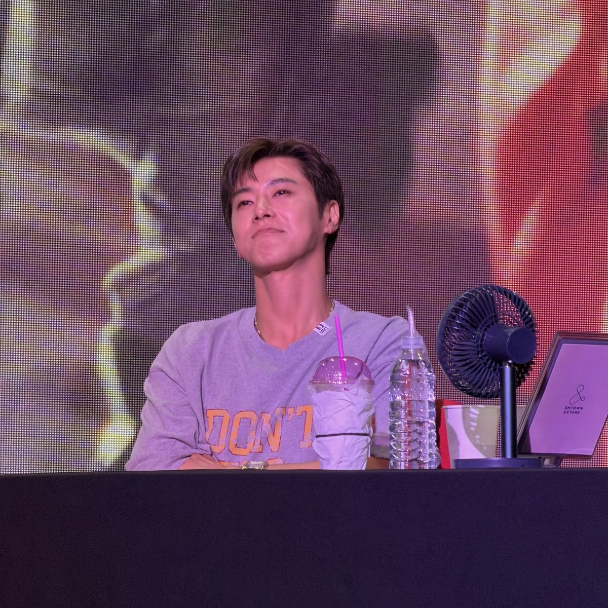 jwang2154's tweet photo. 260726 Berriz fansign event
handrawing of 유노랑이(no eyes👀）

#UKNOW #유노윤호
#TimesTickin #UKNOW_TimesTickin https://t.co/i2pfwA63Vw