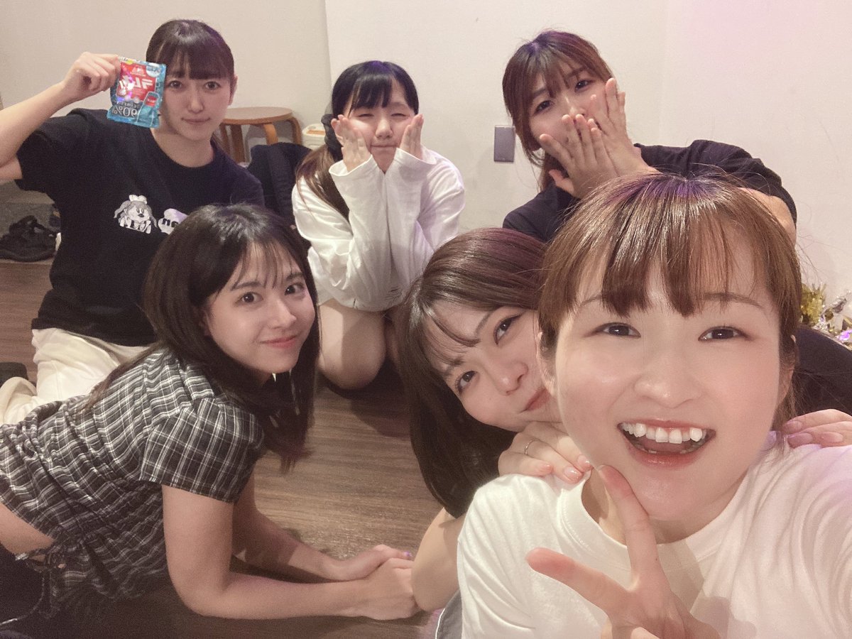shigupri's tweet photo. #しぐちゃん7さい7周年 
帰宅部練習！全員揃ったよ〜〜〜いつぶり？？？
大変楽しかった　涙出るくらい笑った　出るくらいというか出てましたけど

帰宅部からは元気が出る演目をお届けするよ〜う🏃‍♀️💨お楽しみに！ https://t.co/3GXCOjJpaH