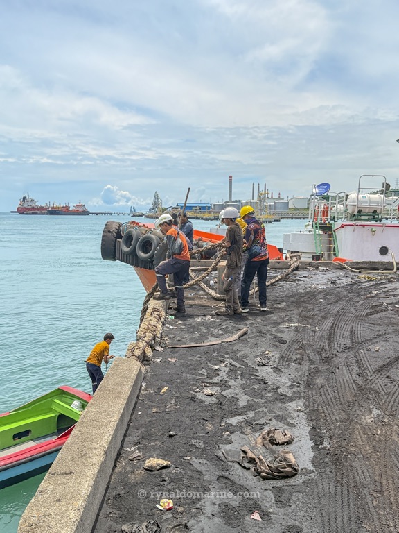 rairynaldo's tweet photo. Safety begins with awareness, preparation, and discipline before any operation starts. Strong safety standards protect people, vessels, cargo, and the environment.

Discover more at https://t.co/YFxWmsYzNQ

#MaritimeSafety #MarineSafety #SafetyAtSea #MarineSurveyor #RynaldoMarine https://t.co/BtquWGOEU5