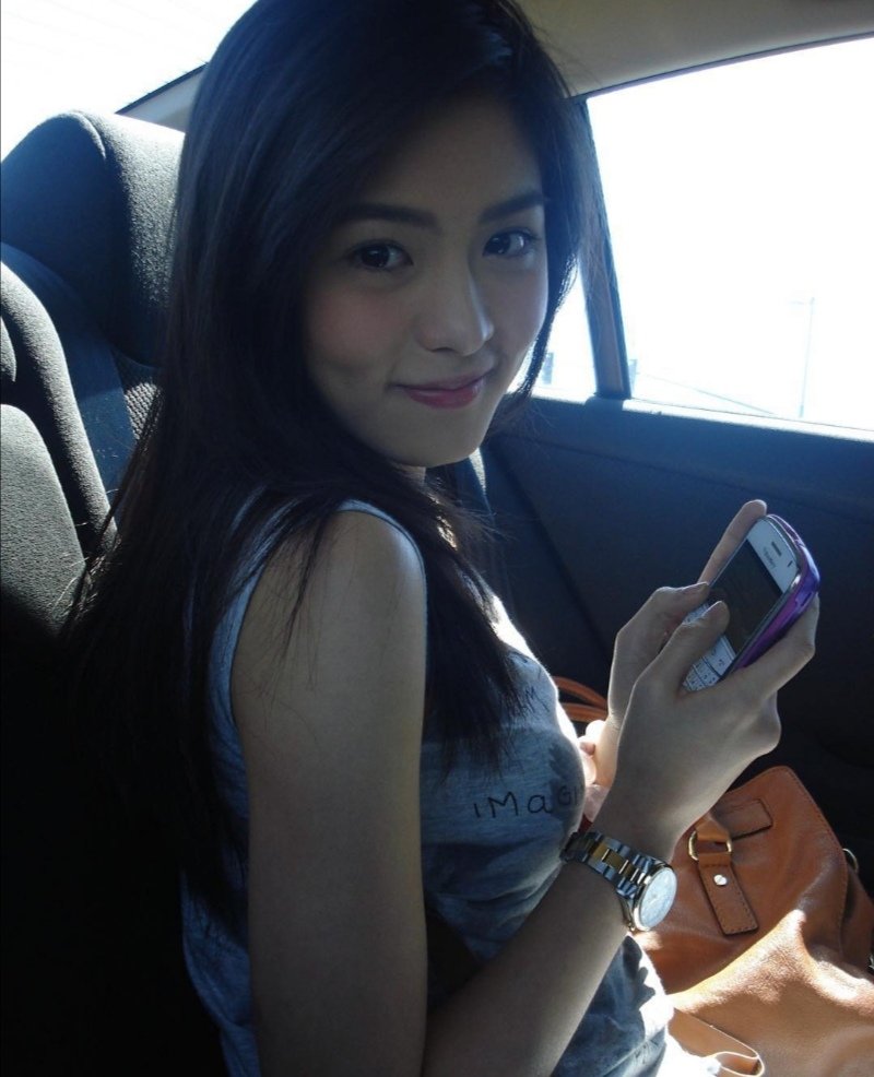 kimmyyyyfive's tweet photo. 19 years old Kim Chiu and her millennial phone https://t.co/wrCMVqLmaa