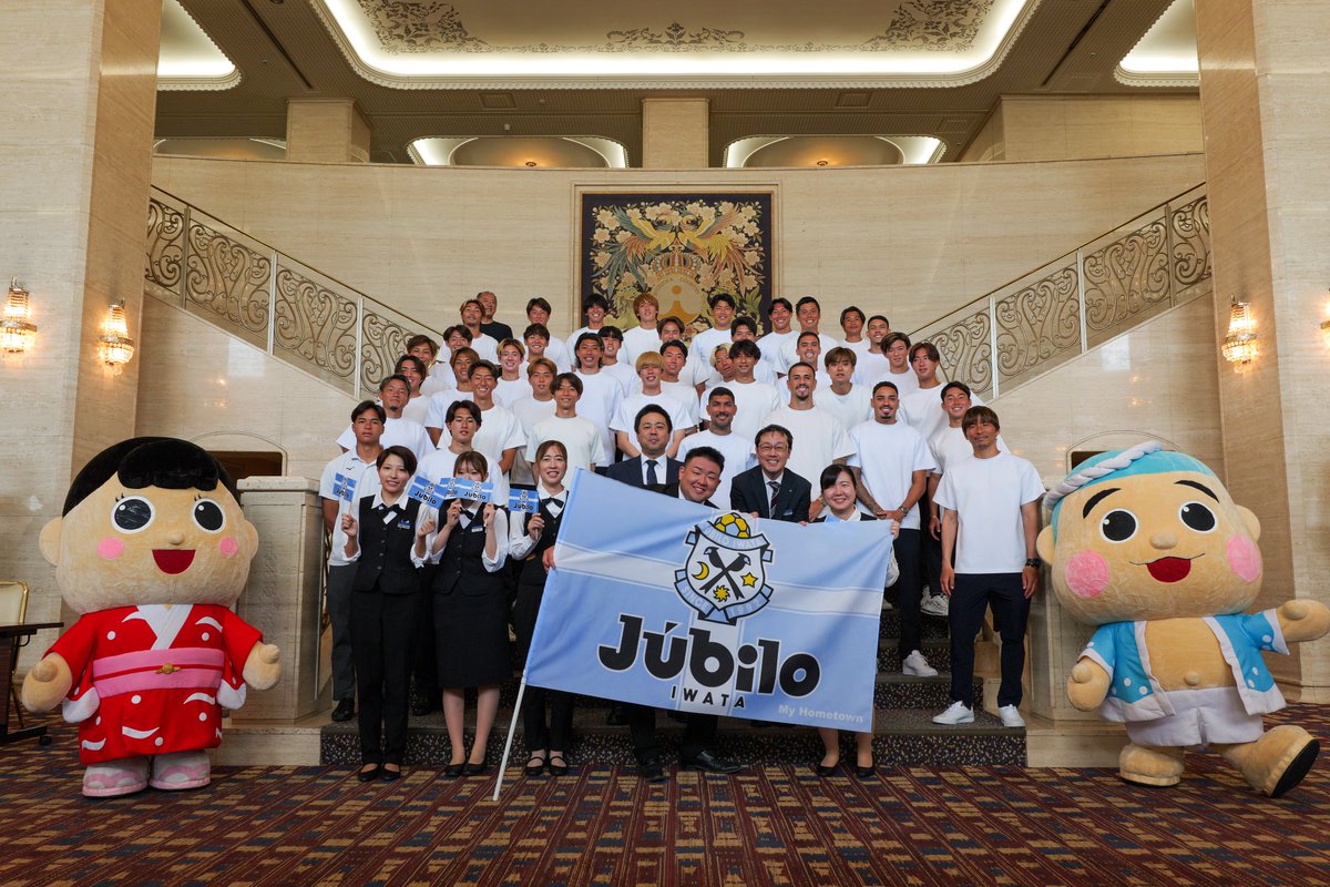 Jubiloiwata_YFC's tweet photo. 𝗢𝗠𝗔𝗘𝗭𝗔𝗞𝗜 𝗖𝗔𝗠𝗣 🌊
🤝 | 𝗧𝗛𝗔𝗡𝗞 𝗬𝗢𝗨 𝗢𝗠𝗔𝗘𝗭𝗔𝗞𝗜

10日間にわたる御前崎キャンプの全日程が終了しました。

最終日には、御前崎市のマスコットキャラクター #なみまる と #ふうちゃん も駆けつけてくれました😊

キャンプ期間中、温かく迎え、支えてくださった御前崎市の皆さま、静岡カントリー浜岡コースアンドホテルの皆さま、そして練習見学やトレーニングマッチへ足を運び、熱いご声援を送ってくださったファン・サポーターの皆さま、本当にありがとうございました。

2026/27シーズン開幕へ向けてさらに前進していきます。

#御前崎市
#静岡カントリー浜岡コースアンドホテル
#ジュビロ磐田