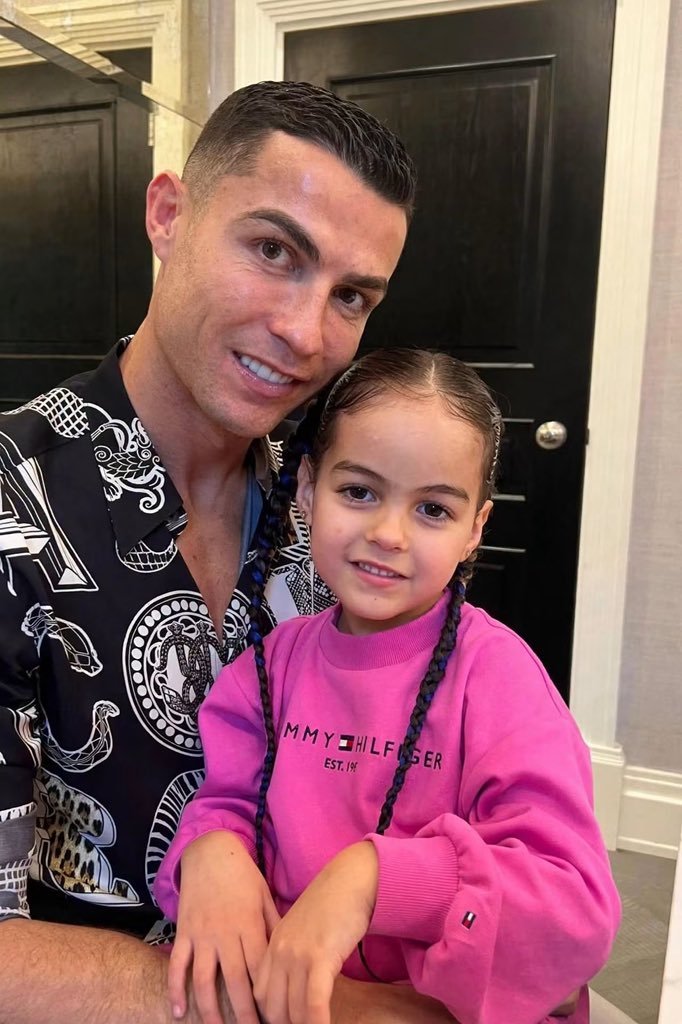 RonaldoWorldX's tweet photo. Cristiano Ronaldo is better than Messi. 🐐🇵🇹

Different mentality.
Different level.
Different greatness.

The debate is over. 🐐🔥 https://t.co/8zRuUIfKlQ