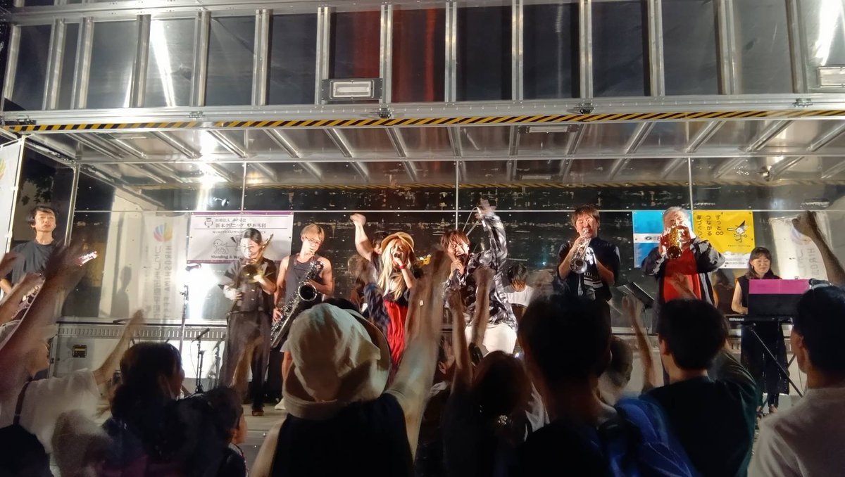 HiroMTB_windsyn's tweet photo. 昨日は牛田の夏祭り「ほおずき祭り」にヨコスカンズで出演しました。 https://t.co/tPkWyB2F8T