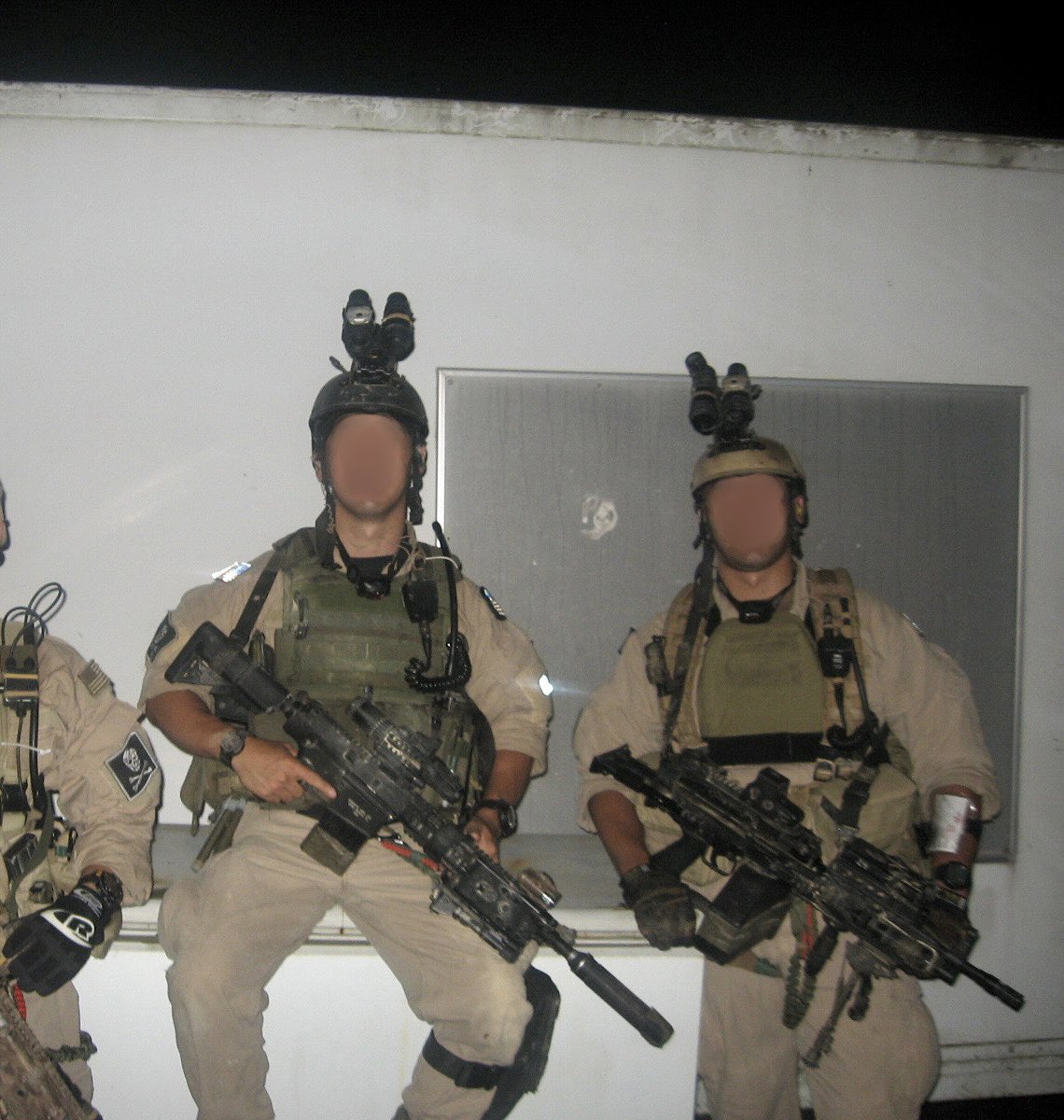 Mothman_FA6's tweet photo. NSWDG &amp; 75RR , IRAQ 2005. https://t.co/YeDd2bgCzt