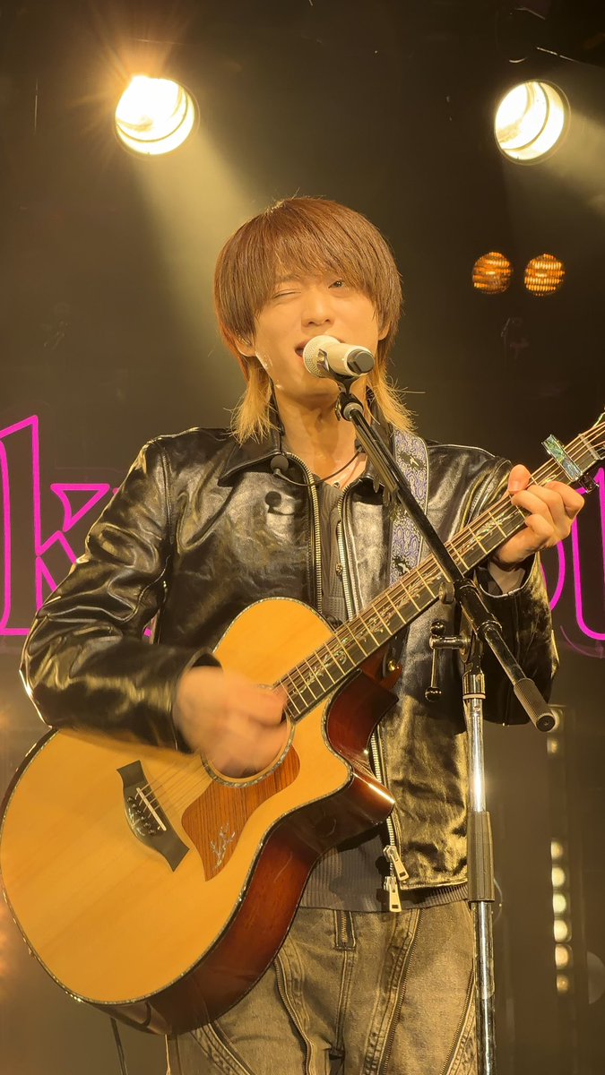 91016_C's tweet photo. #Share_福本大晴_angelwingtour 
#福本大晴 #angelwing #だって

♩だって ／ 広島CLUB QUATTRO

かっっっっこよすぎる😭😭💖💖💖 https://t.co/sbuI6O67SQ