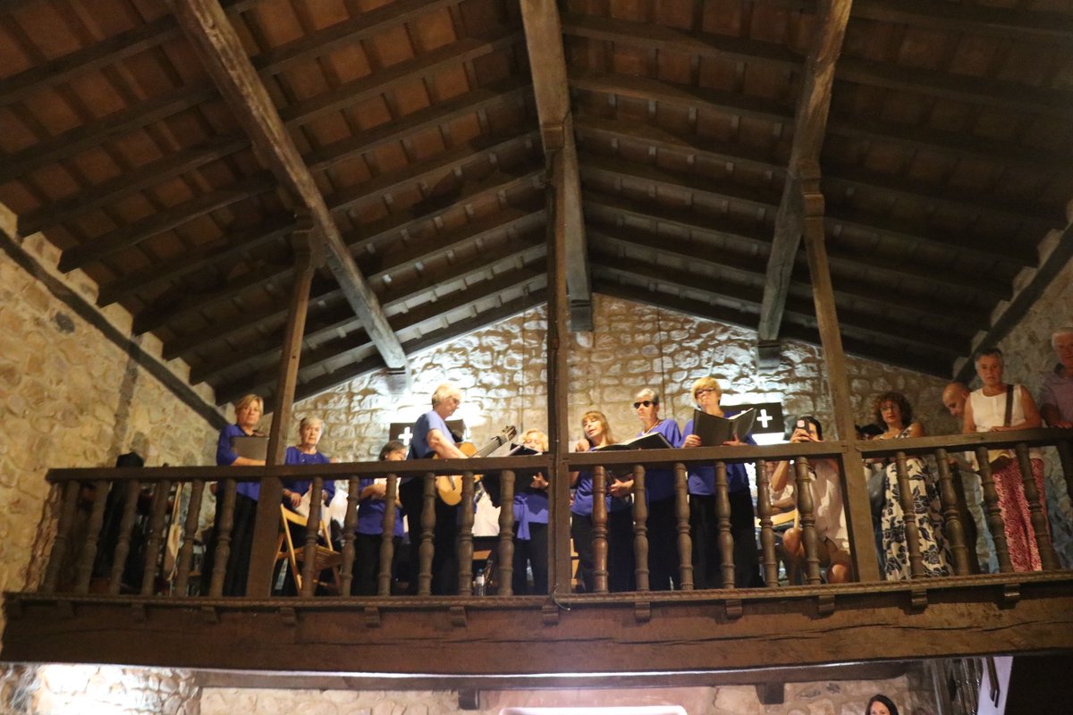 RozadioEs's tweet photo. 📸 Imágenes de la procesión del ramo y de la misa en honor a Santa Ana, acompañada por los cantos de la Coral Torre de Obeso.

#FiestasRozadío #SantaAna2026 https://t.co/ZtZYuaq1Mf