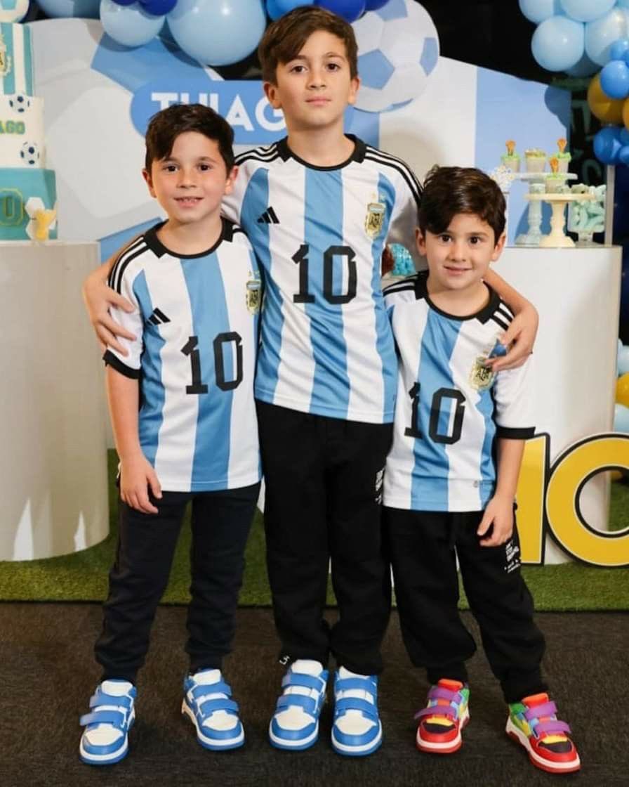 jacky_haye35's tweet photo. Can u imagine one day in future their will be 3 messies plays together at a fifa world cup 😱😍😍🇦🇷🇦🇷🇦🇷🇦🇷
#Argentina #lionelmessi #Messi #thiagomessi #ciromessi #mateomessi https://t.co/5NeipF4nsN