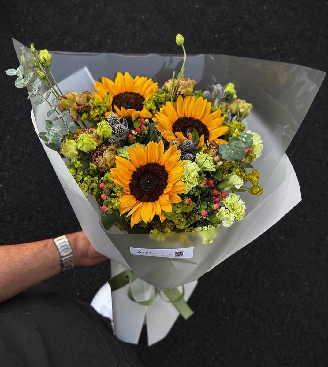 sunflowerchives's tweet photo. Happy bloom https://t.co/mpZyS3MiTg