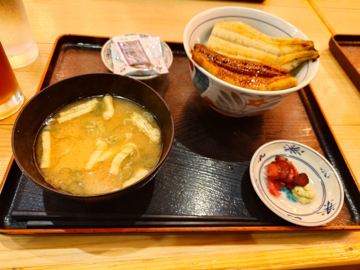 kazuo9909's tweet photo. 土用の丑の日だったので、うな丼。 https://t.co/dbn8XimyKf