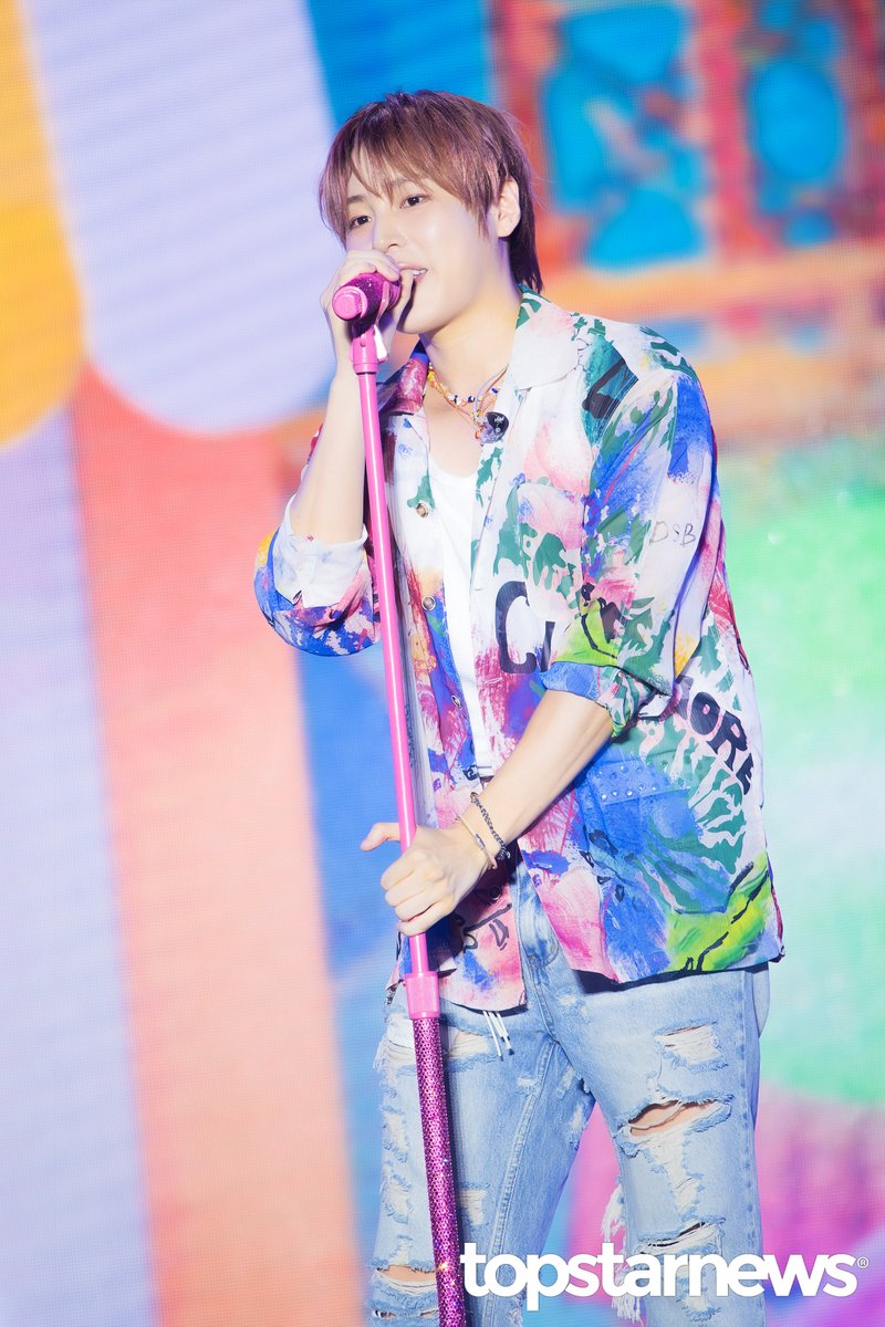 TSN_PHOTO's tweet photo. [HD포토] 하성운, ‘서머 록 페스티벌 분위기’ (보령머드축제 K-POP SUPER LIVE) #보령머드축제 #KPOPSUPERLIVE #프리뷰 #하성운 https://t.co/c68ZXfhlM4 <- Original Photo https://t.co/FMbv3Vrlxh