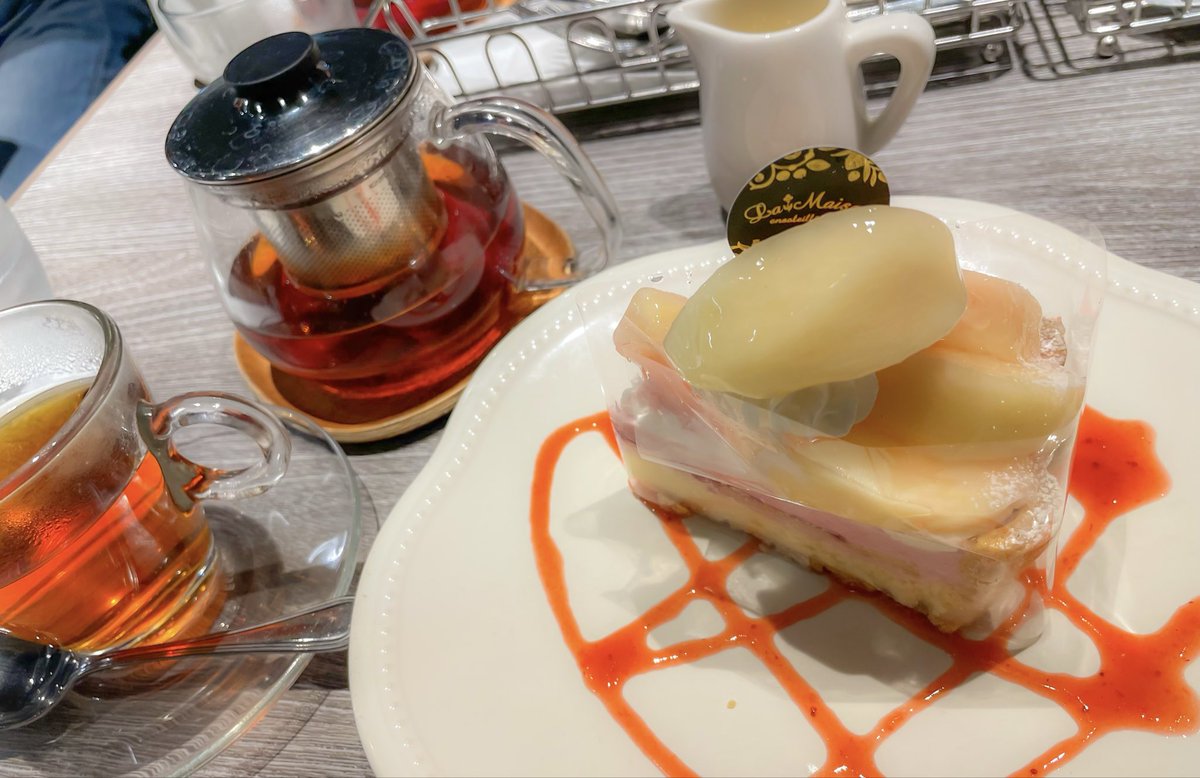 __kn_fis7's tweet photo. 桃と紅茶食べてきた🫖🍰 https://t.co/jQ4grrJJnM