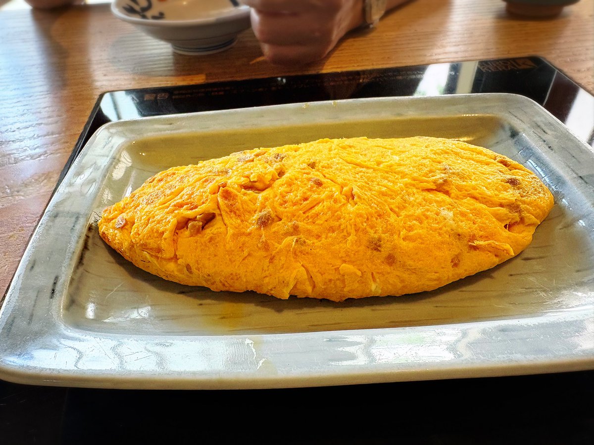 kyamada1502's tweet photo. 今日のお昼は夫と2人で川福へ。
大きなかき揚げののった冷やしうどんです。メニューの写真よりかき揚げが大きくてびっくりしました😅 https://t.co/b0LawJB8wQ