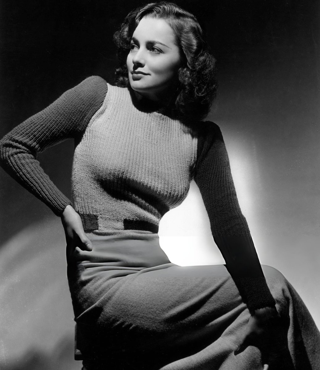 HGACinema's tweet photo. In Remembrance of Dame Olivia de Havilland who passed away on this day.

Born | July 1, 1916 in Tokyo, Japan.

Died | July 26, 2020 aged 104 in Paris, France.

Photo | Studio portrait of Olivia de Havilland, circa 1938.

© Hulton Archive via Getty Images. https://t.co/1KhBpud0Qw