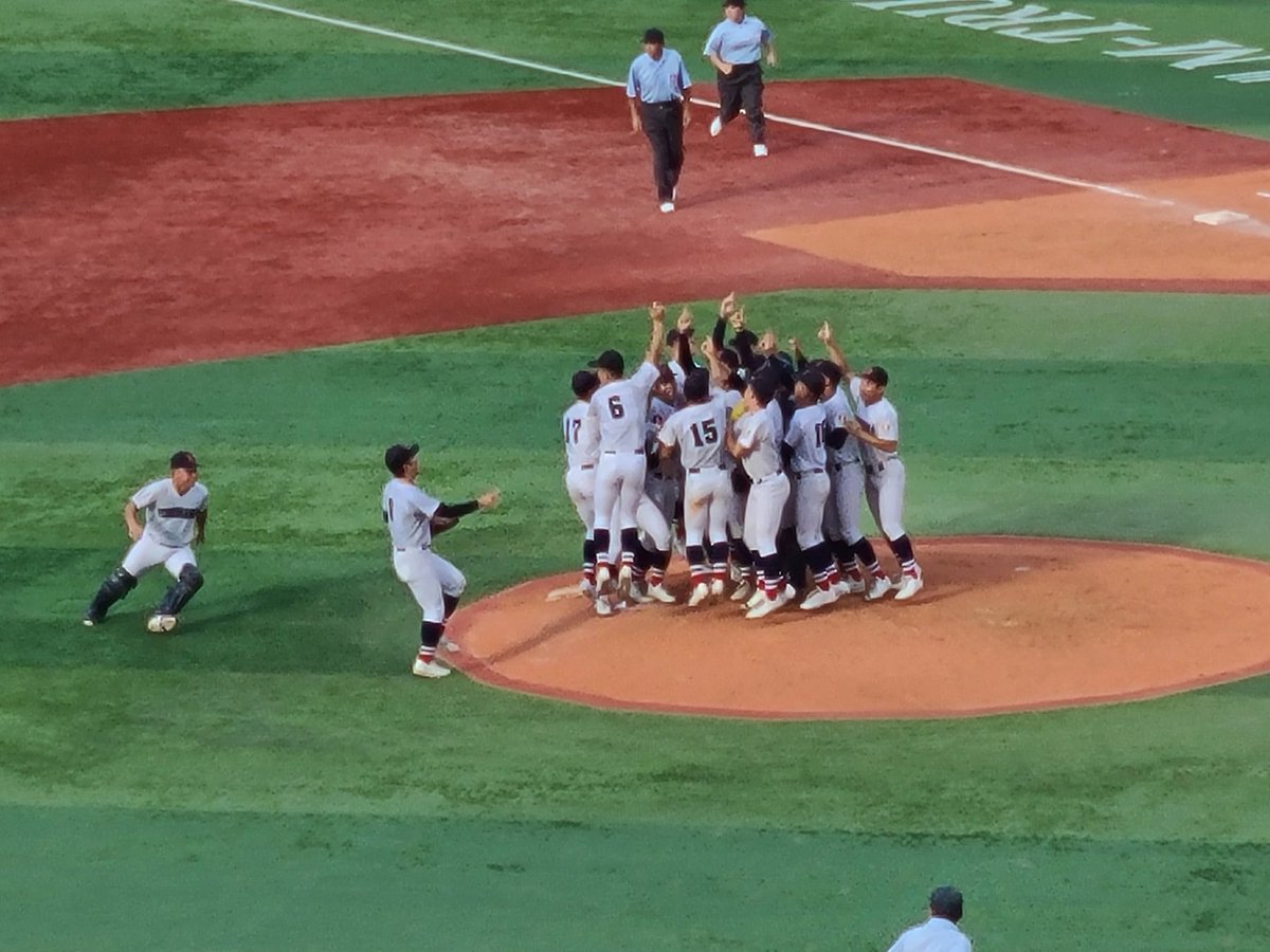 rinkan2010's tweet photo. 夏の全国高校野球選手権、神奈川大会、
決勝、
〇横浜１１ー１桐光学園●、
横浜が２年連続２２回目の優勝！☆
今季の神奈川、なんか横浜一強って感じだったけど、
昨年春から４季連続甲子園とは、凄い！☆
この夏の甲子園、ぜひ頑張って！☆ https://t.co/Ccnzxqz2PN