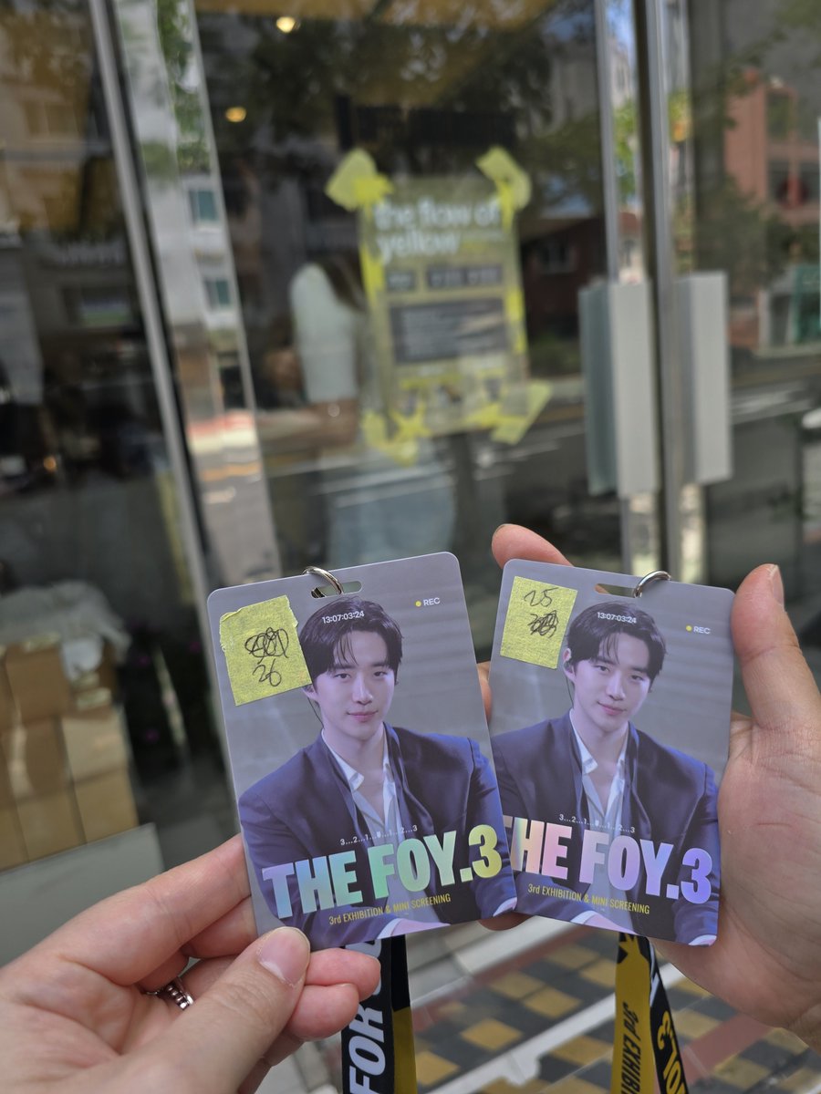 bshee0410's tweet photo. 사인도 보고 스파게티 준호도 보고♡
#THE_FLOW_OF_YELLOW https://t.co/CUl15lXK6Q
