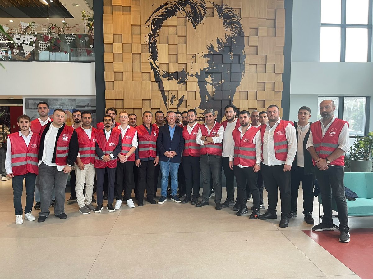dincer3549's tweet photo. Aslan gibi fotoğrafları var o yaptığınız yalan haber elinizde patlatacak en buyuk sorun bir gün gazetesi size son sözü yine sayın il başkanımız @gurseltekin34 ve genel başkanımız @kilicdarogluk ince ince anlatacaklar hadsizler https://t.co/0gLwYGwsVH