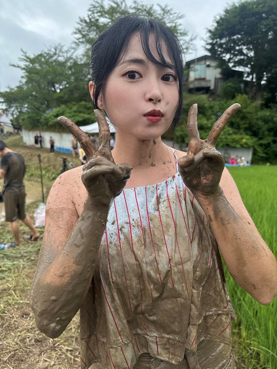 nozomisato_'s tweet photo. 昨日は #どろんこバレー ありがとうございました🏐🤎年々参加者数も増えて盛り上がりを見せていて凄いな〜と思いました✨

今年は金田一温泉が400周年ということで更に大盛況でした♨️🎊

いつもお世話になっている #南部美人 の久慈社長と📸🍶
今年もありがとうございました☺️🌸 https://t.co/FDrjcfq9Hh