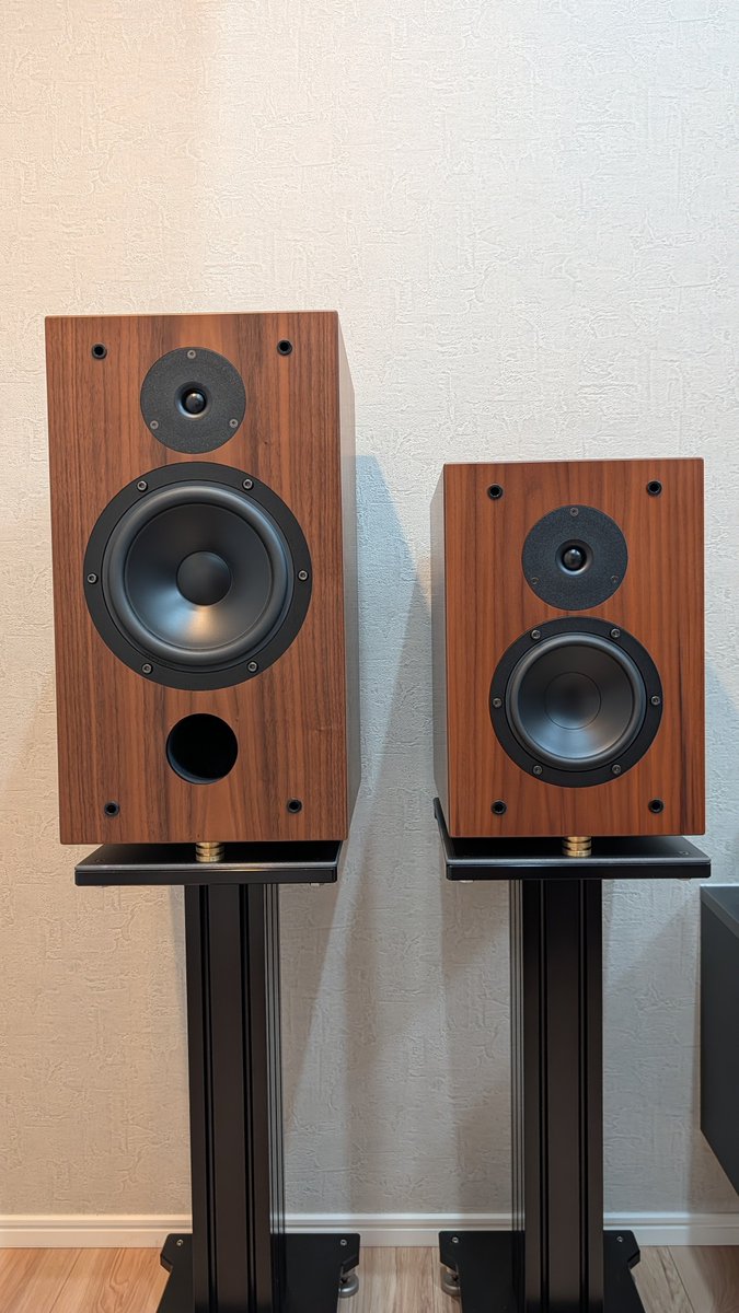 lukangaudioJP's tweet photo. Spoey 155 と 200、皆様どちらを選ばれますか？
売れ筋は 200ですが 155 を侮るなかれ。昨年の OTOTEN では41㎡の空間でデモを行い、多くの方が隣のトールボーイ型が鳴っていると思い込まれたほど。音場と定位は大型機に引けを取りません🔊

取扱店舗にて試聴予約受付中です。
#LuKangAudio #Spoey155 https://t.co/liWNWjplDj