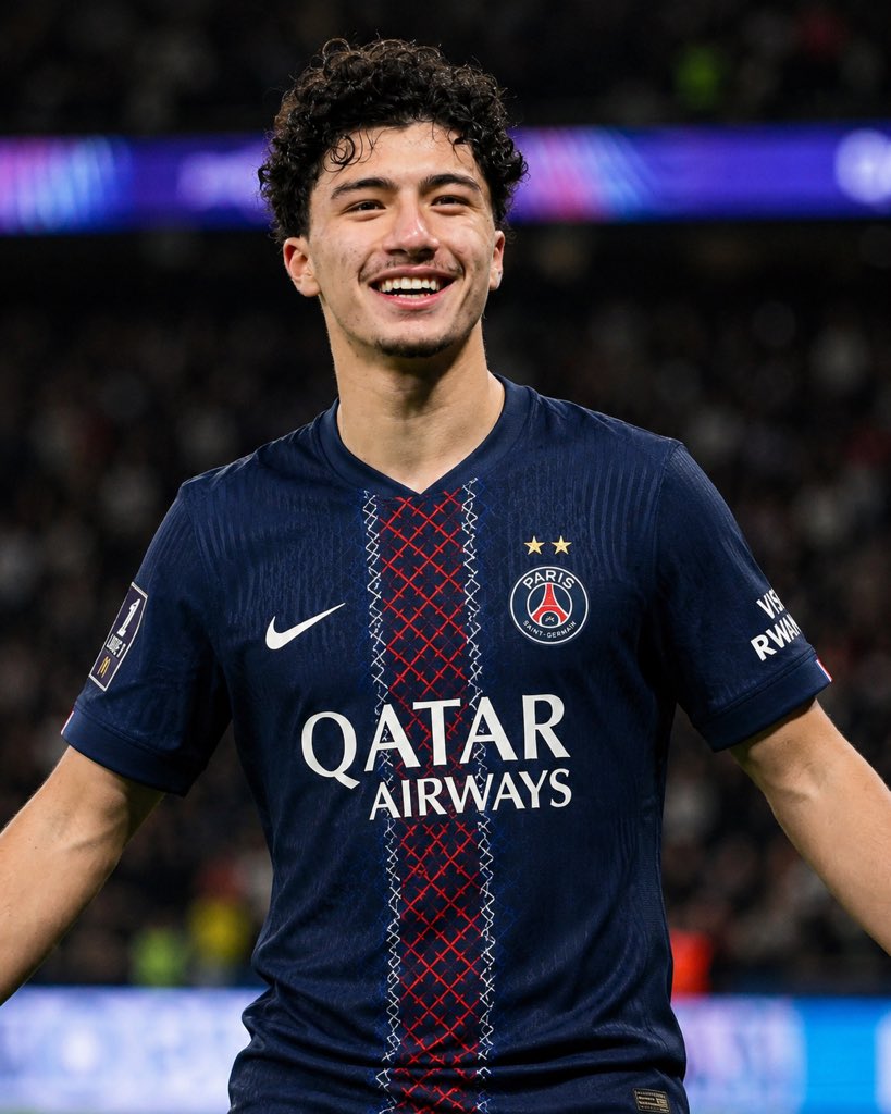 69800Wass's tweet photo. @ActuFoot_ @Djaameel_ Mazza au psg si Rodri  viens pas la vision que j’ai bordel tout le profil d’une doublure de Fabian  Ruiz https://t.co/BFONMbkGpE