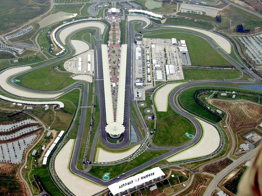 SportMania_IT's tweet photo. Intanto è ufficiale il ritorno del Gp della #Malesia🇲🇾 la #F1 tornerà a gareggiare a #Sepang nel weekend tra il 2-4 Ottobre e sostituirà il Gp del #Bahrain. https://t.co/ukaZVAUglM