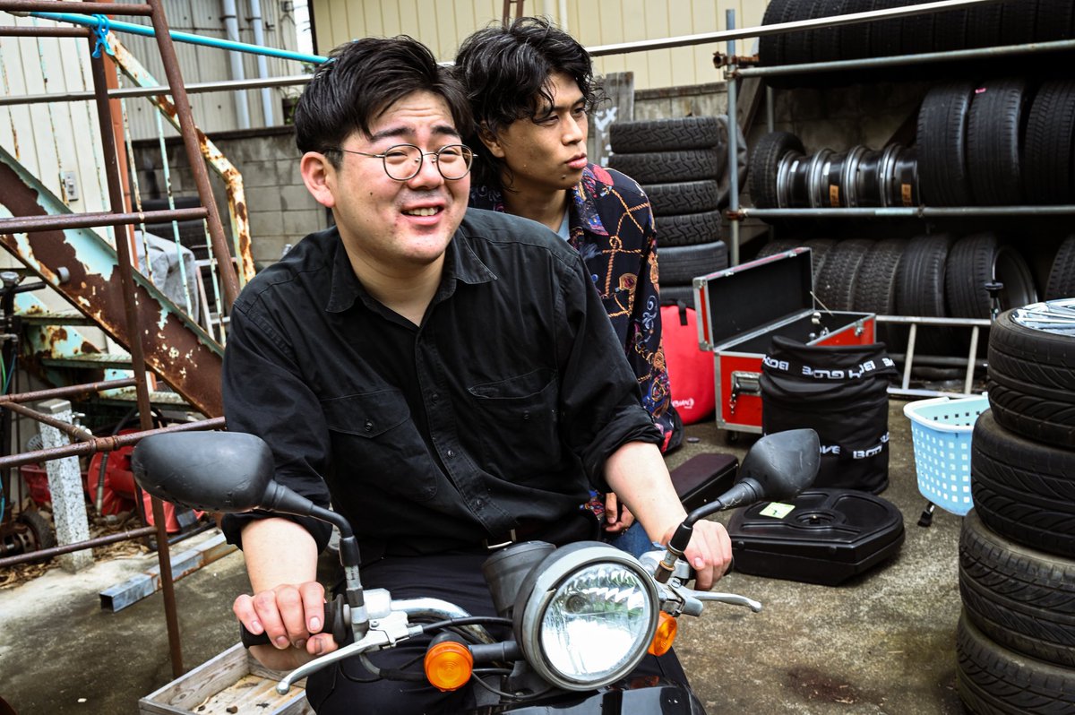 konbini_human's tweet photo. 🏪NEWビジュアル公開🏪

🔧タイヤ置き場でバイクでGOGO🛞🏍️

📷@Shion_dog28 https://t.co/t1cOI3S70x