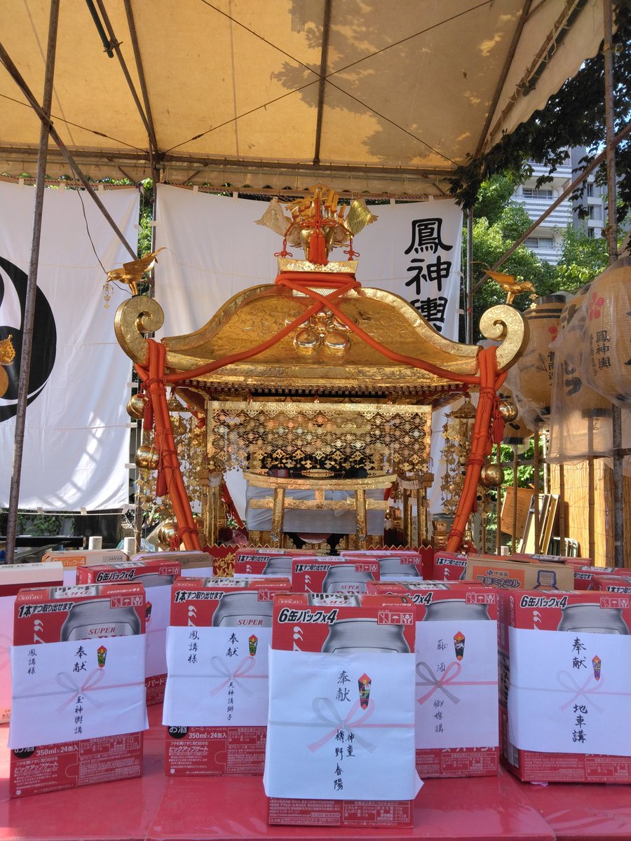 maseob's tweet photo. 昨日の大阪・天神祭👘🏮🎆

今まで天神祭は花火だけ見てたけど
陸渡御(りくとぎょ)も
見応えあった🤗✨️
勇ましく地車が駆け抜けた後一転
御鳳輦が通る 厳かな空気に
こっちまで背筋がピーン(˶° °˶)ᵎᵎ

奉献酒が缶ビールってのが
そそられたな~☀🍺ԅ(,,´﹃`,,*ԅ)ｸ--💦 https://t.co/iNHnogd6rJ