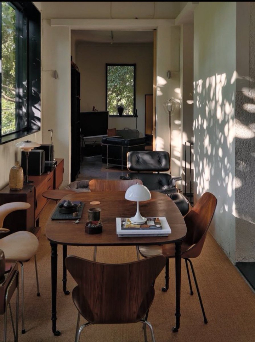 cornersandlight's tweet photo. Love the mid century decor🤎 https://t.co/heqR5iqwkR