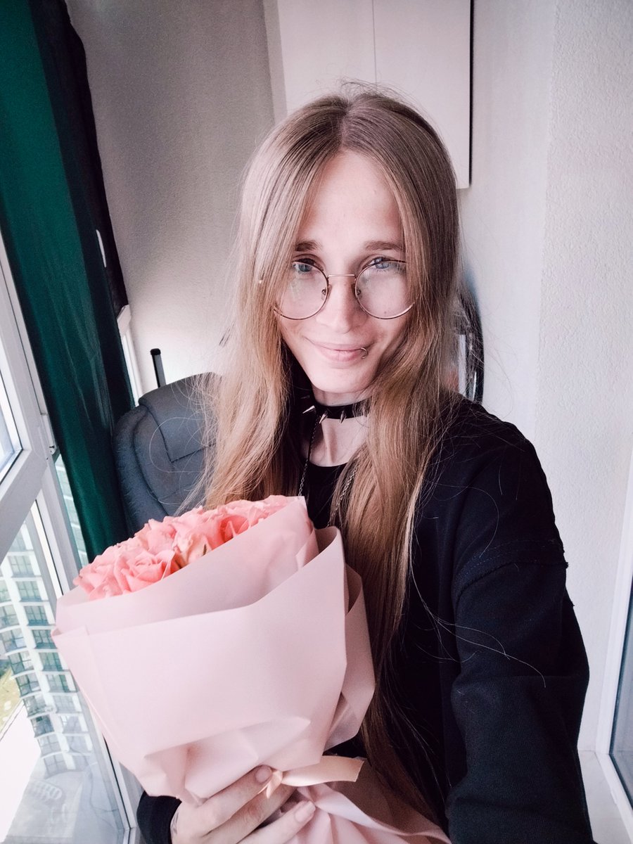 LullabyLu's tweet photo. Кристина подарила букетик на ДР. Кайфы. https://t.co/y7HMjWGVgW