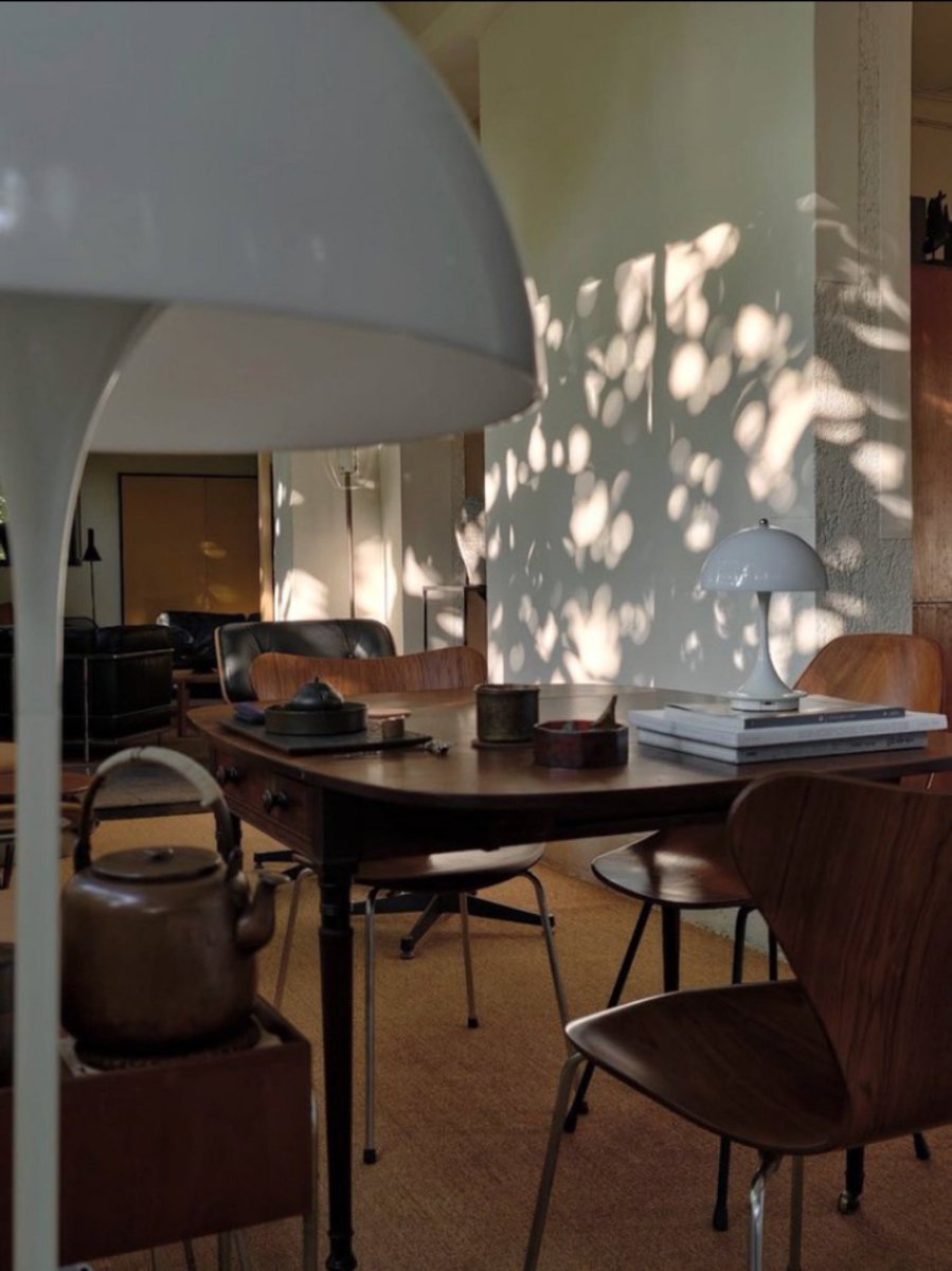 cornersandlight's tweet photo. Love the mid century decor🤎 https://t.co/heqR5iqwkR