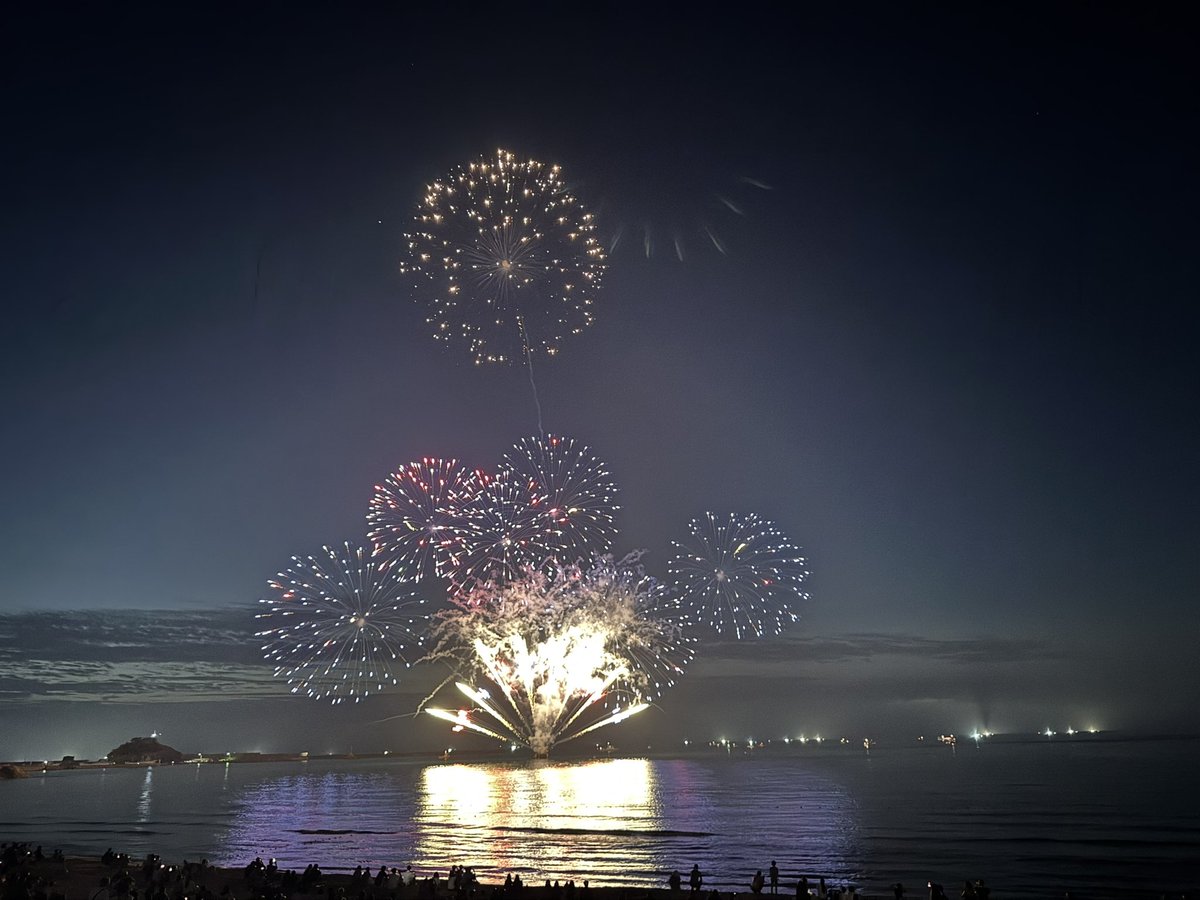 endofbear's tweet photo. 7/25 岩美での初花火大会🎆
感動と海の透明感。
ありがとうー。帰って来れて良かった。
#岩美町
#浦富海岸元気フェスティバル https://t.co/4FocGEltCX