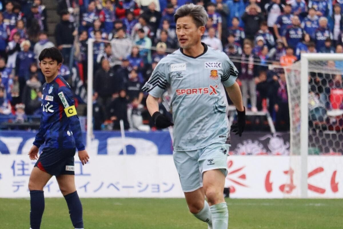 KoolioCruise's tweet photo. 🚨🇯🇵 : The goal scored by Kazuyoshi Miura (born 1967) in the Emperor's Cup!

At 59 years old, Miura turned professional with Juventus-SP in 1986.

He currently plays for Fukushima United, a club in Japan's third division. https://t.co/FY3c9x1ZR7