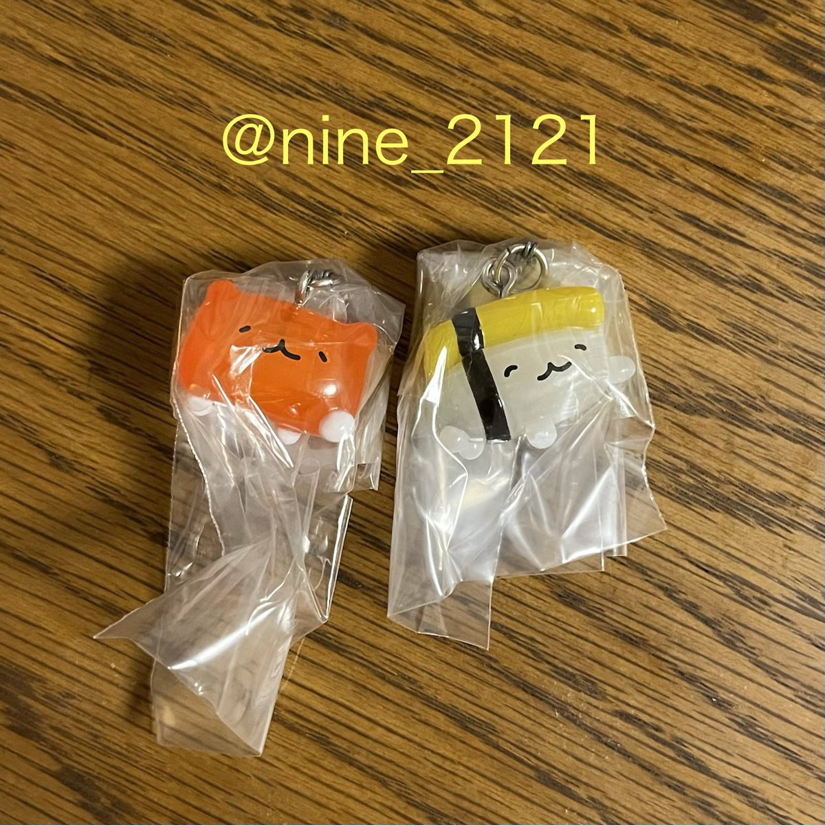 nine_2121's tweet photo. おしゅしだよ おしゅし めじるしアクセサリー めじるし 交換

【譲】いなり、たまご
【求】おすしピープル

都内手渡しまたは郵送可能です。
お気軽にお声掛けください。 https://t.co/dSSMY7oBue