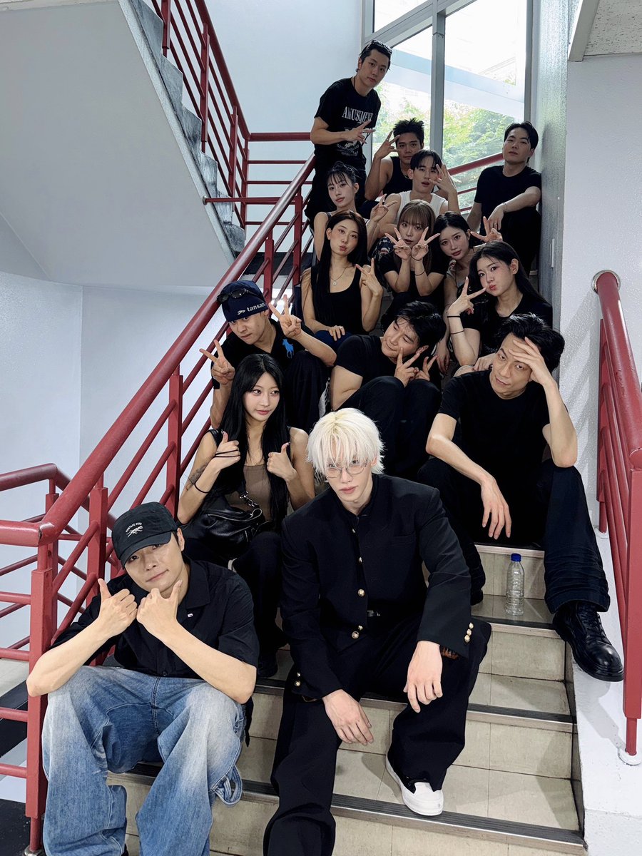 wonhoeuteamo's tweet photo. sera que ele é otaku? pensando aqui https://t.co/emR6o3Y8WH