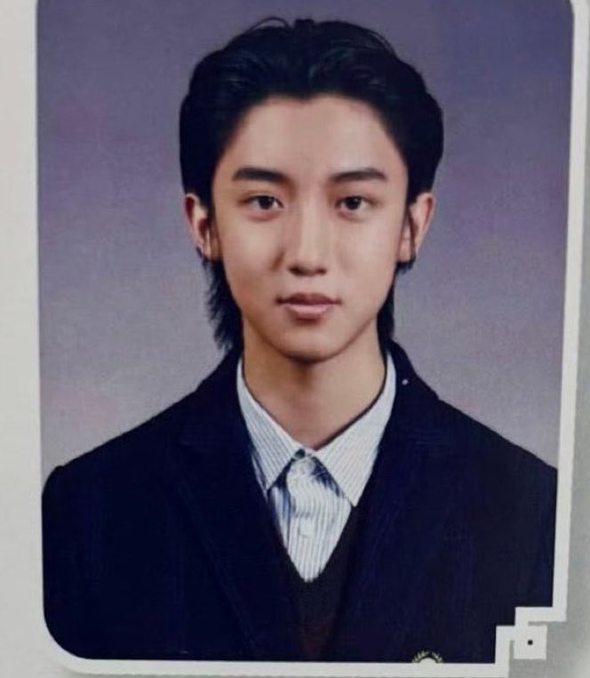 jungwj08_'s tweet photo. aku salah satu yg awalnya ngira klo woojin nih member dari jpn/cn. liat aja foto dia pas sekolah emang vibenya tuh beneran kya anak yakuza, ga salah sih klo ada yg bilang, apalagi yg pake gakuran. eh ternyata aslinya kr mentok 😅 https://t.co/giLMXKBYxm