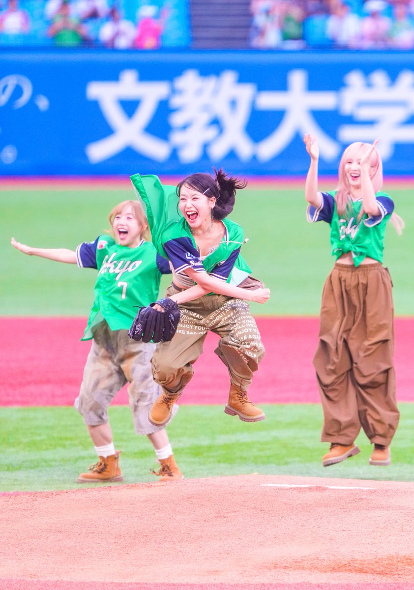 erichipa911's tweet photo. 始球式、ME:IリーダーMOMONAちゃんのナイピの後の跳躍力😆⚾️

2026.07.26
#ME_I
#swallows https://t.co/bJACkB6Dul