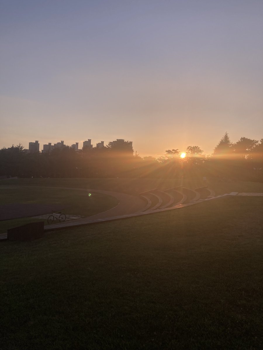 olizaytun's tweet photo. Very much evenings around this awesome park in #changwon 🇰🇷 this city has so much too offer ✨ https://t.co/eu9ruXwWrT