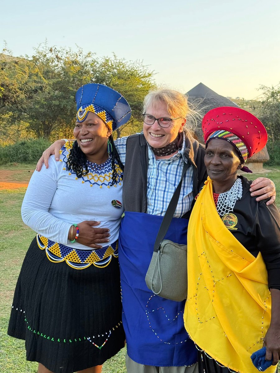 TraveloraTours's tweet photo. Discover South Africa beyond the safari! 🇿🇦

Experience traditional villages, vibrant cultural performances, authentic African cuisine and unforgettable hospitality at Lesedi Cultural Village.
Book now:
https://t.co/ZaOgV3PxTX
#SouthAfrica #Travel #Africa #Johannesburg #Culture https://t.co/NjwtsOUCMz